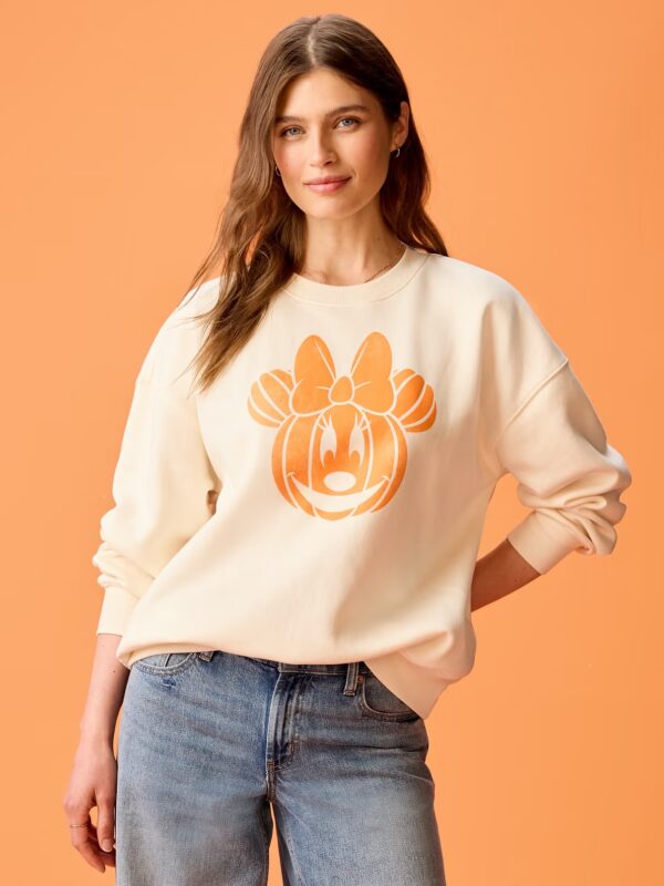 Lady with Minnie Mouse shirt